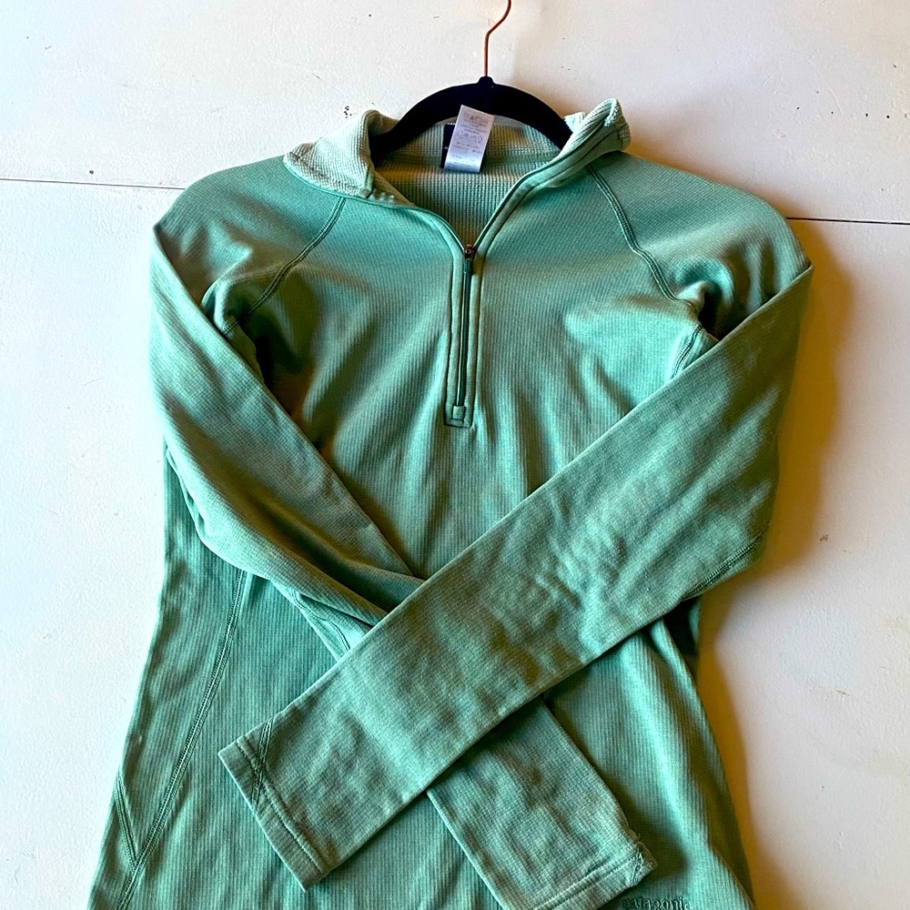 Patagonia mint green long sleeve.